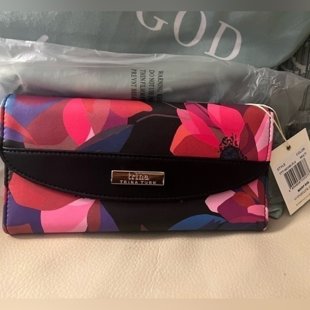 NWT Trina Turk Pink and Black Wallet Bold Floral Design
